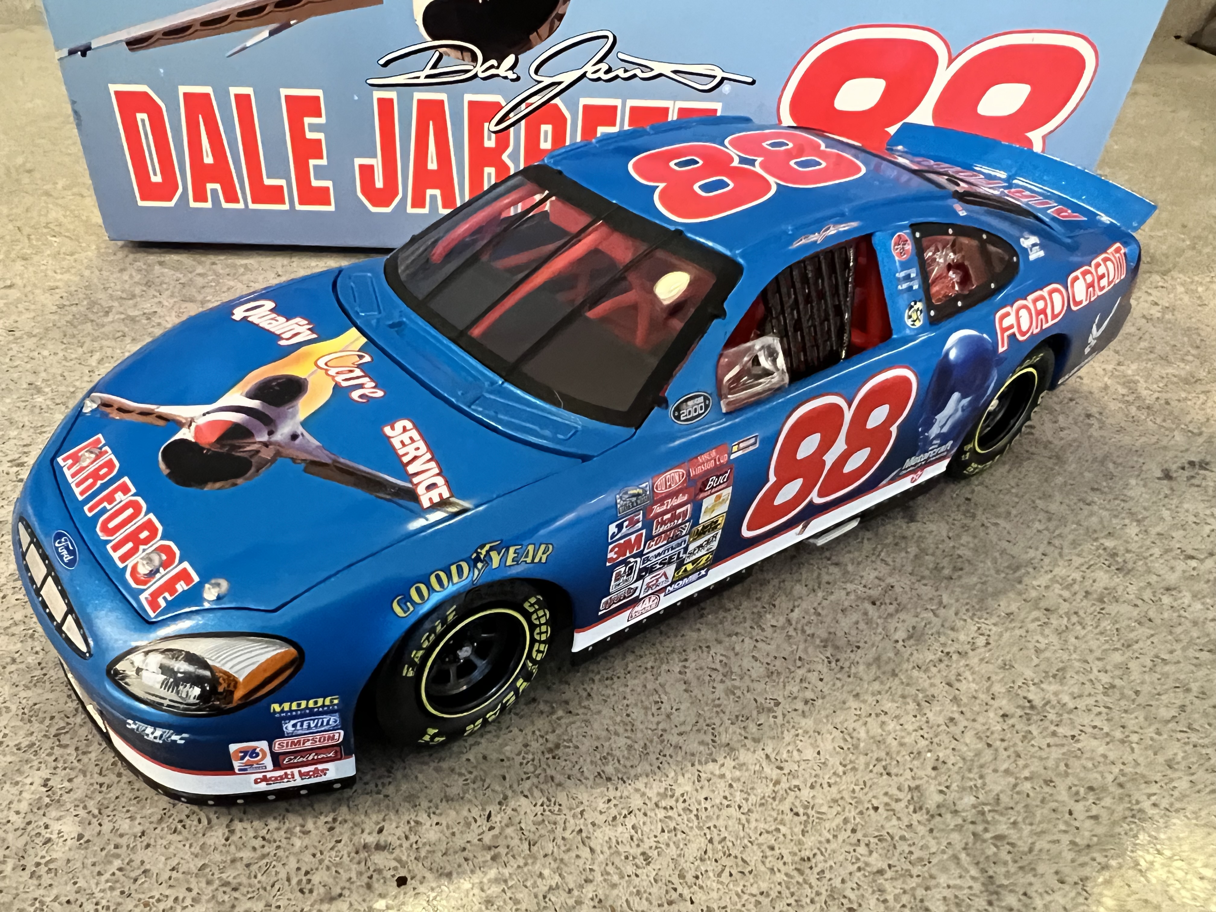2000 Dale Jarrett #88 Armed Forces Ford - Action 1:24