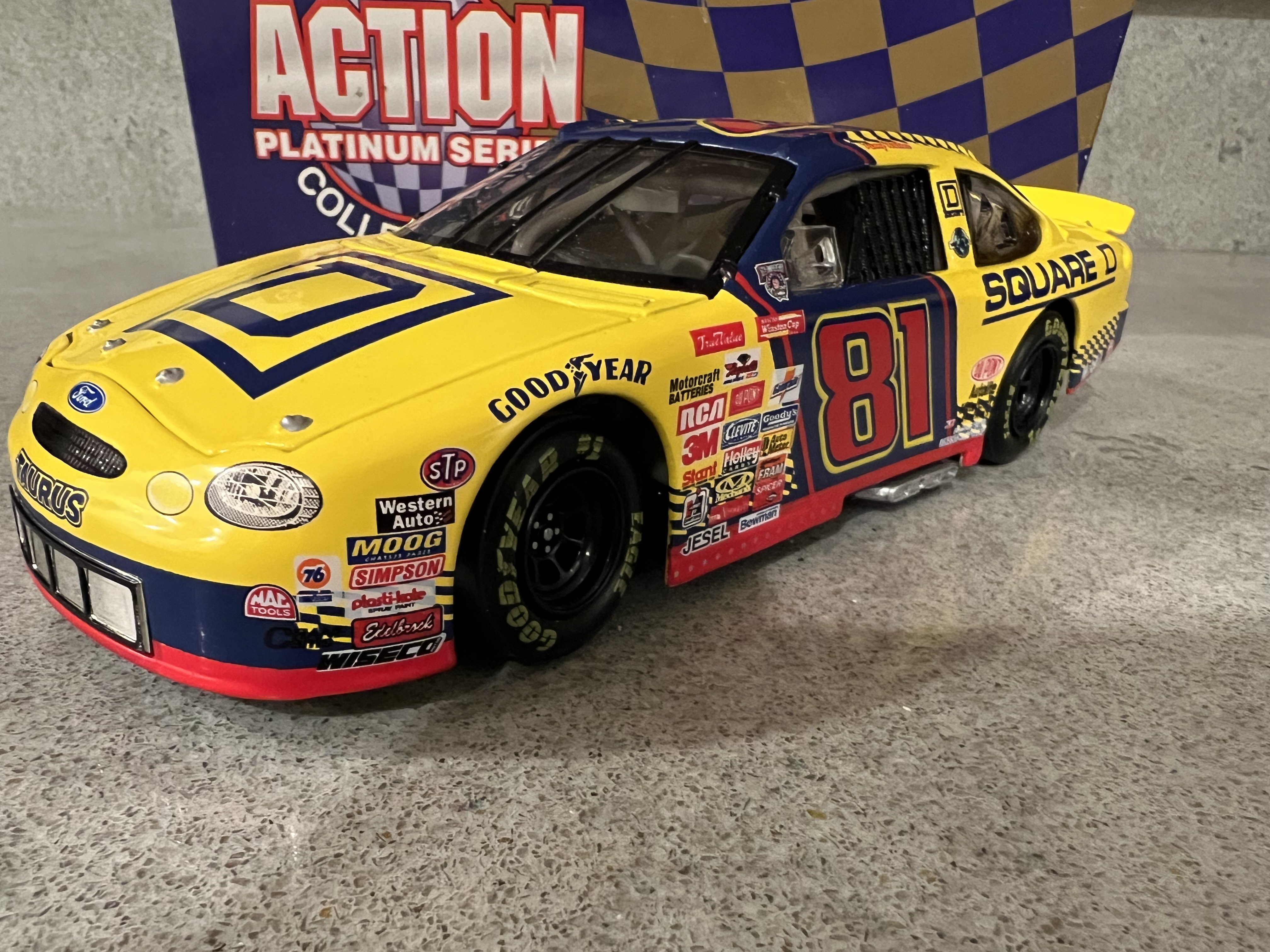 1998 Kenny Wallace #81 Squared D Ford Taurus - Action 1 of 2500