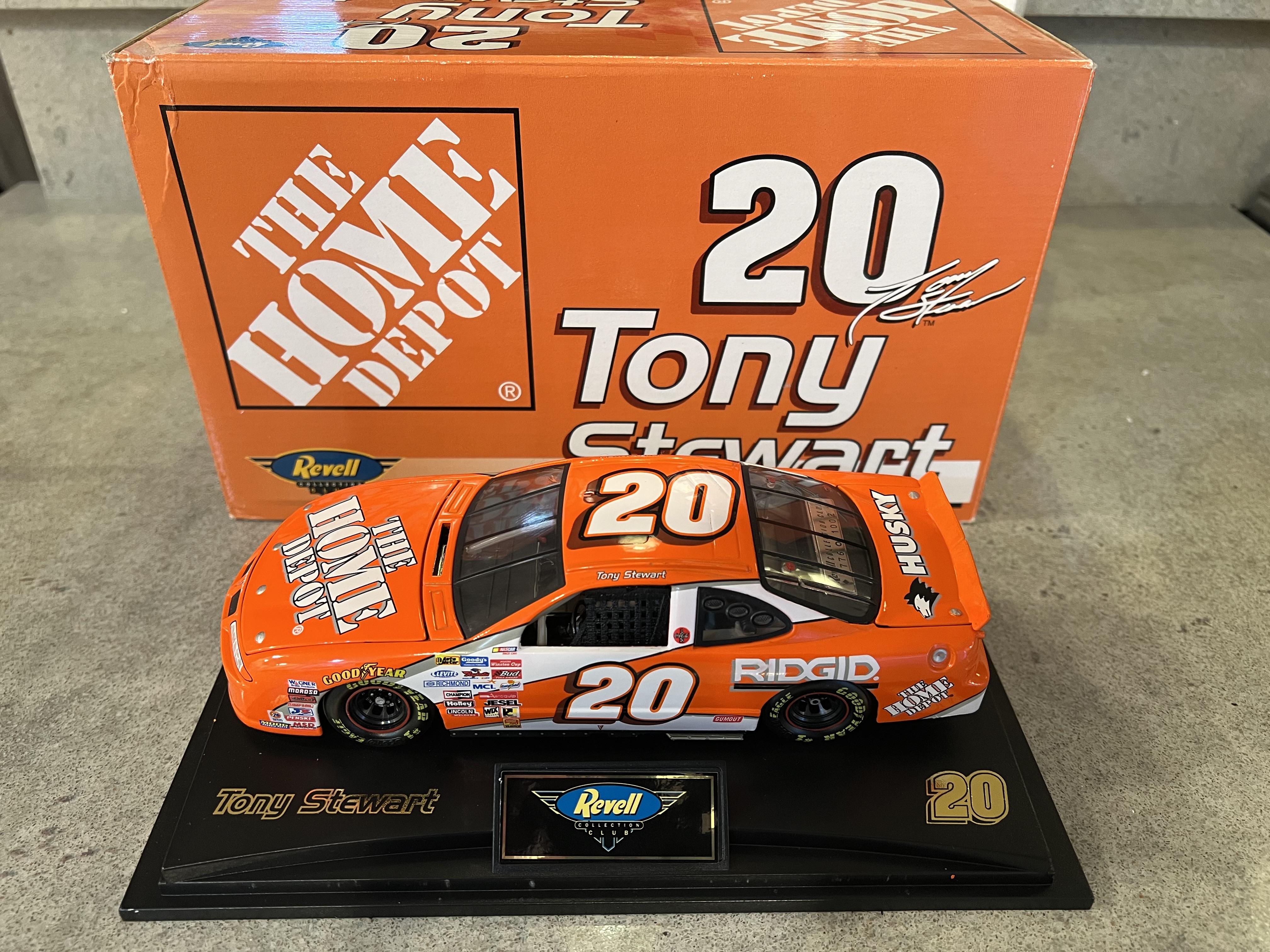 1999 Tony Stewart #20 Home Depot - Revell 1:24