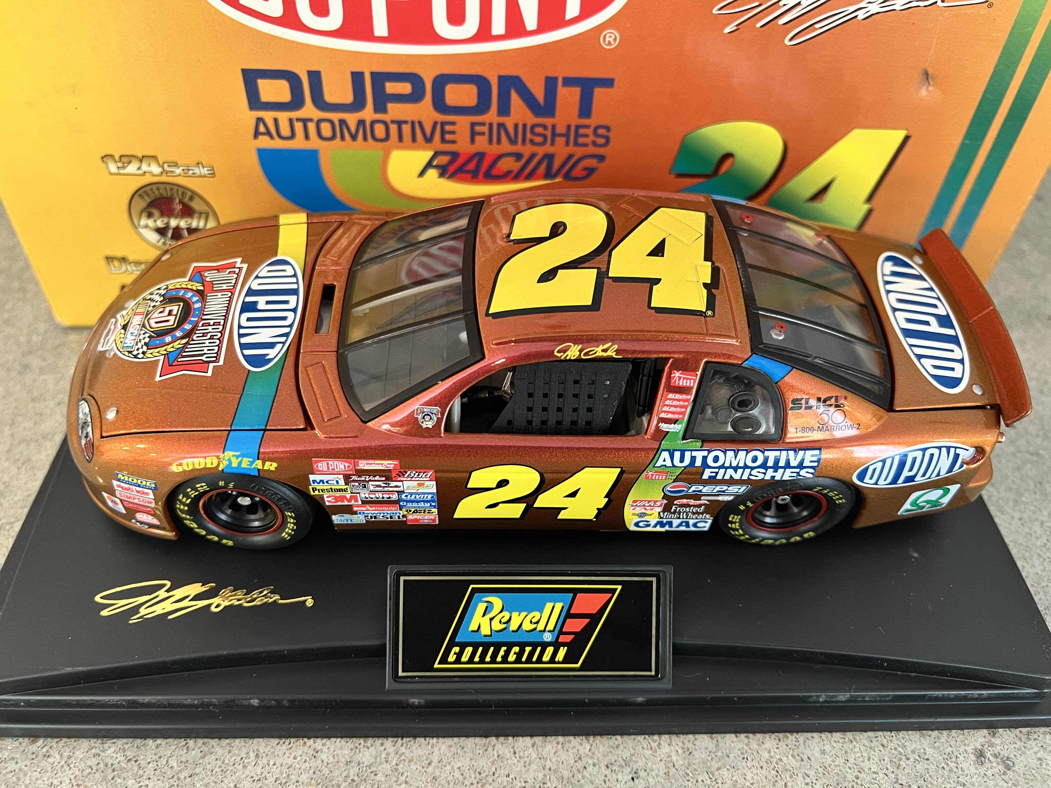 1998 Jeff Gordon #24 Dupont Chromalusion Revell 1:24