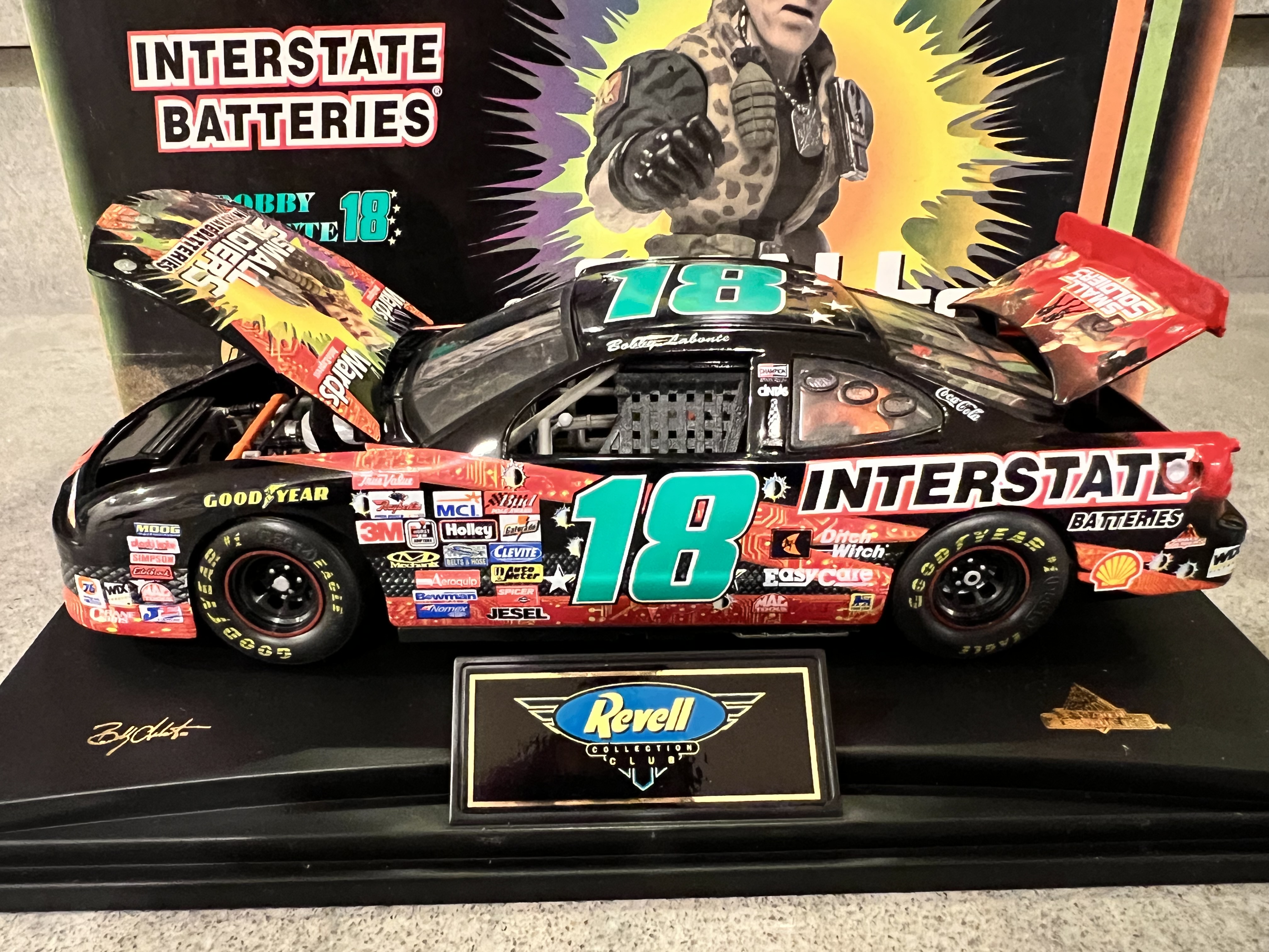 1998 Bobby Labonte #18 Interstate Batteries/Small Soldiers - Revell 1:24