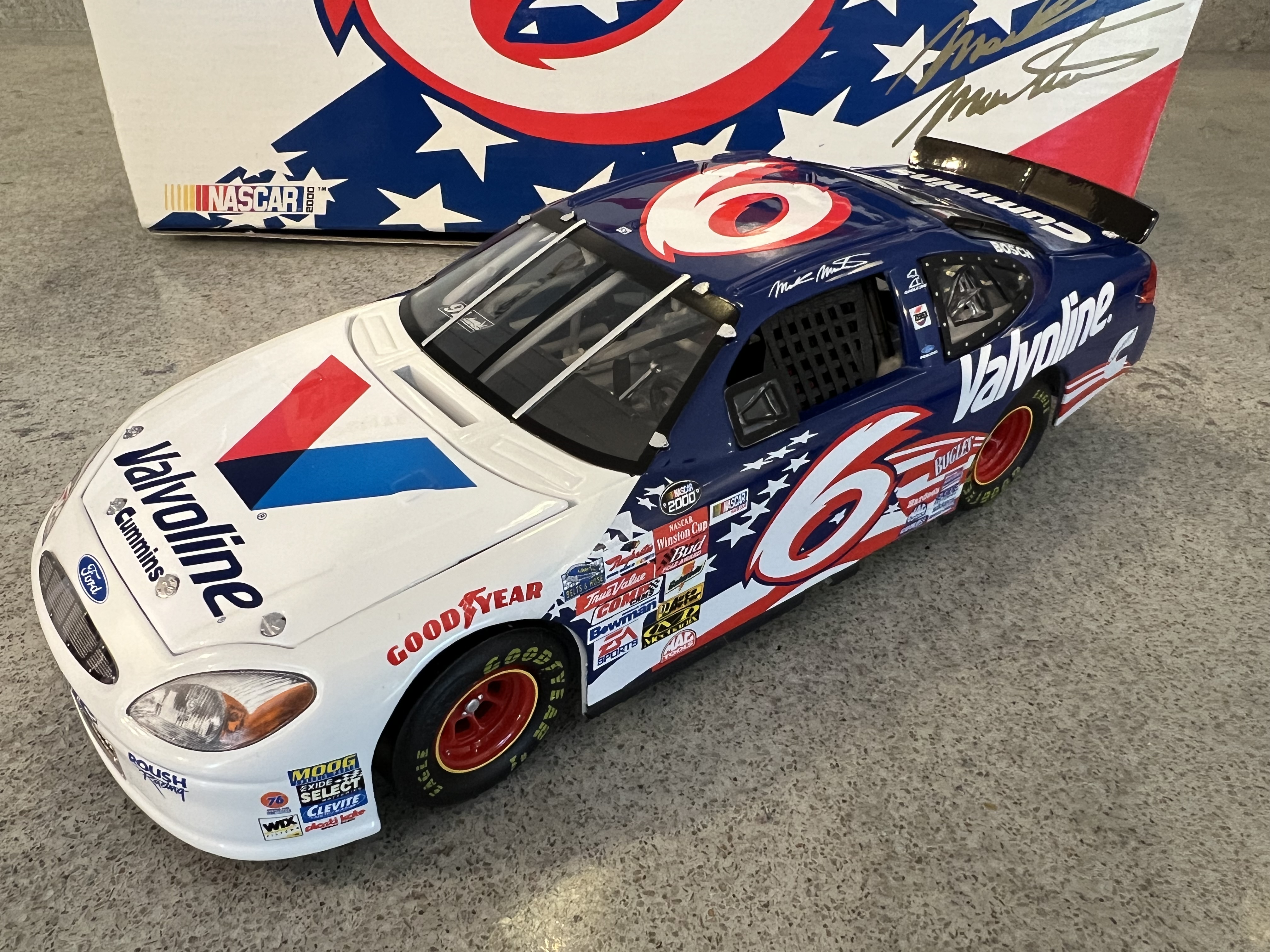 2000 Mark Martin #6 Valvoline Stars & Stripes 1:24 1 of 5004