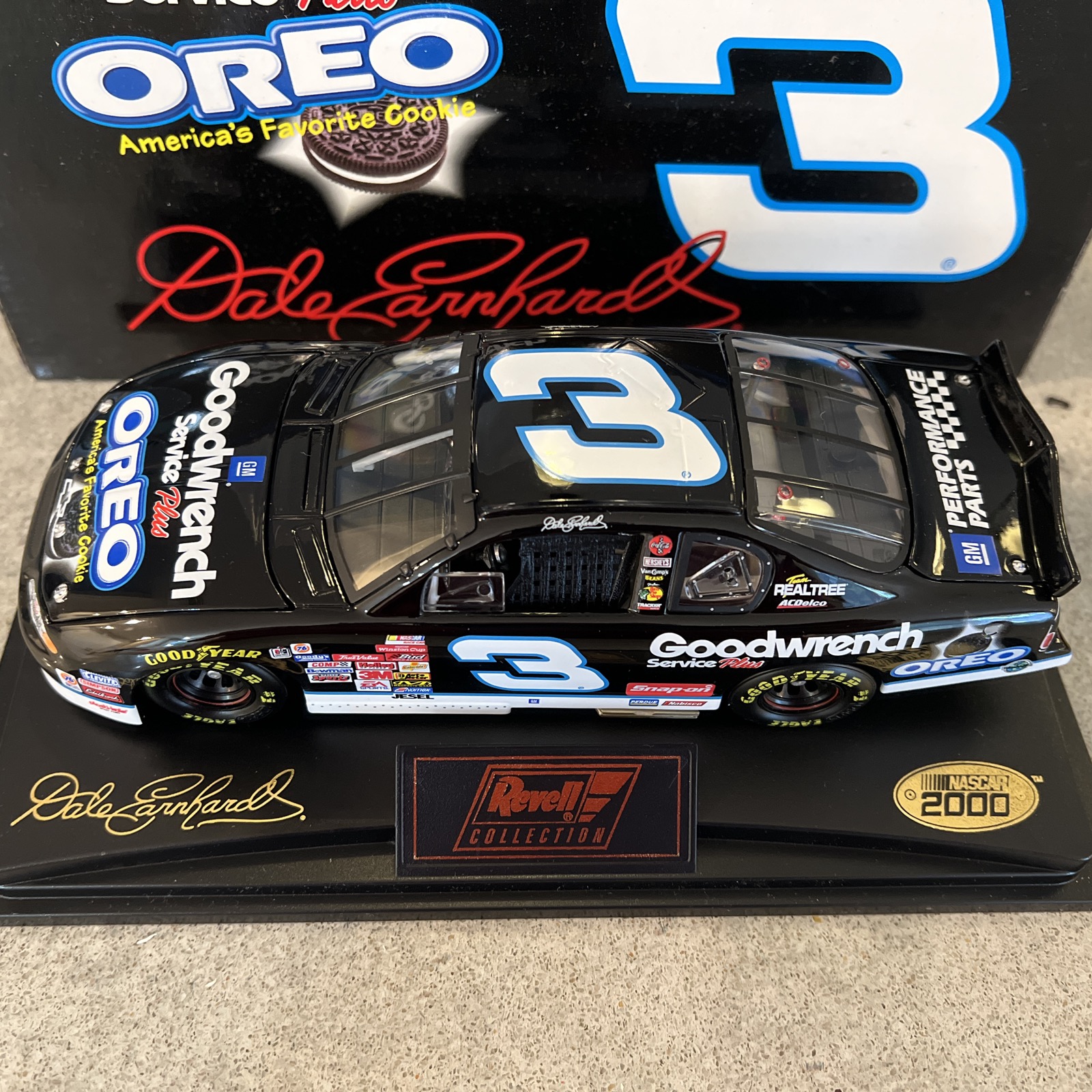 2001 Dale Earnhardt #3 Goodwrench / Oreo Monte Carlo - Revell 1:24