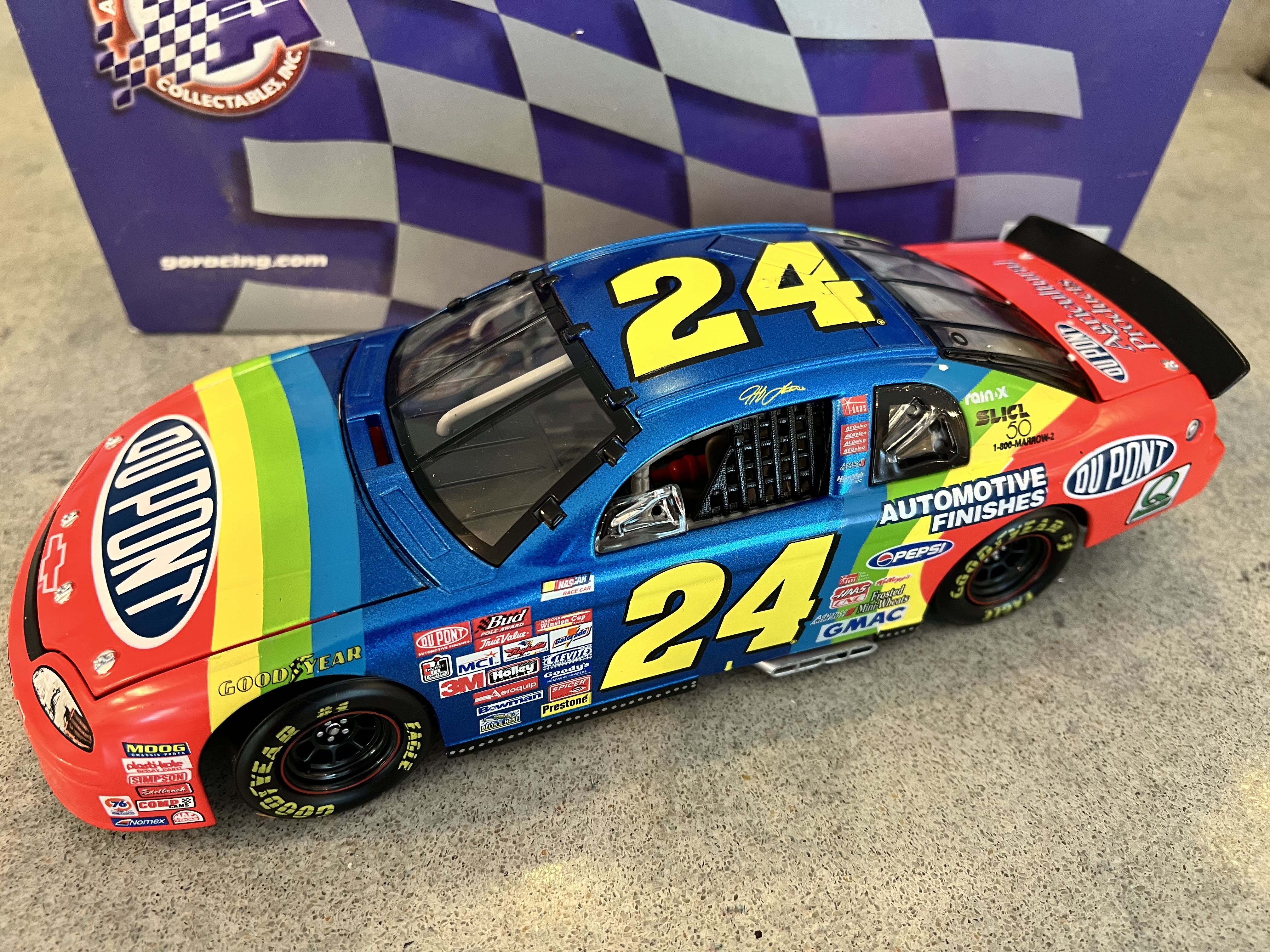 1999 Jeff Gordon #24 Dupont Chevy - Revell 1:18