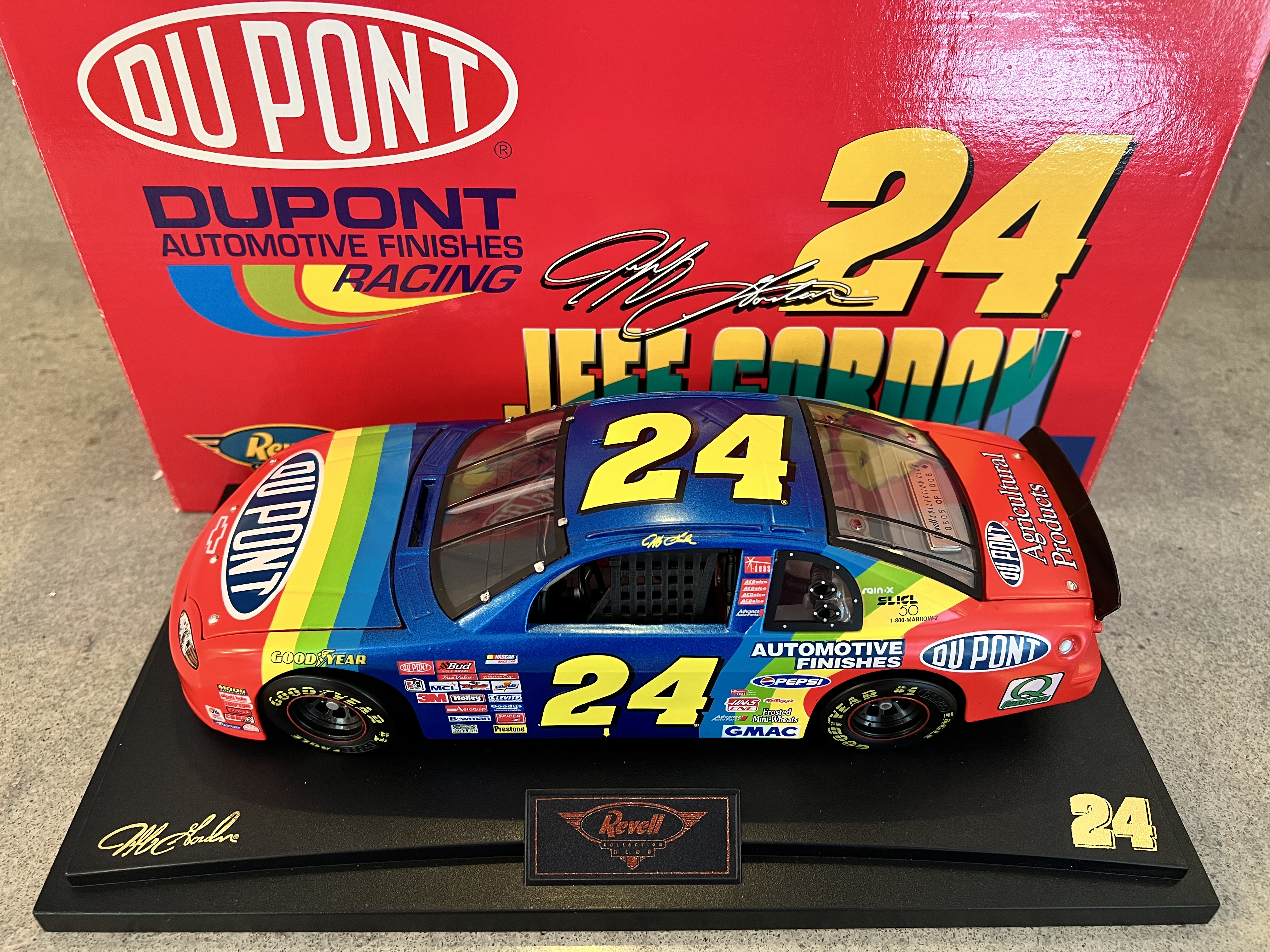 1999 Jeff Gordon #24 Dupont Revcell 1:18