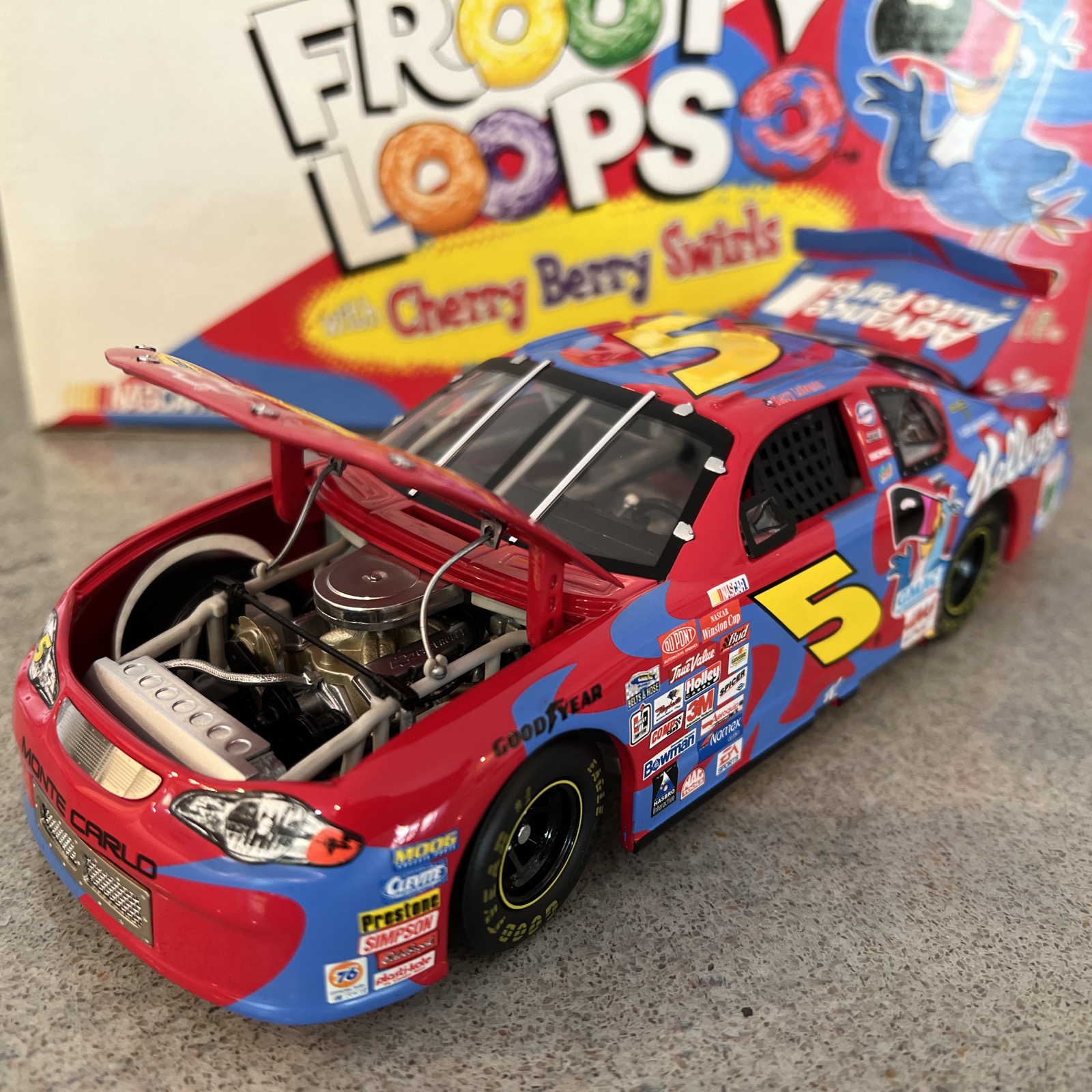 2000 Terry Labonte #5 Kellogg's Froot Loops Cheery Berry Swirl - Team Caliber Owners Series 1:24