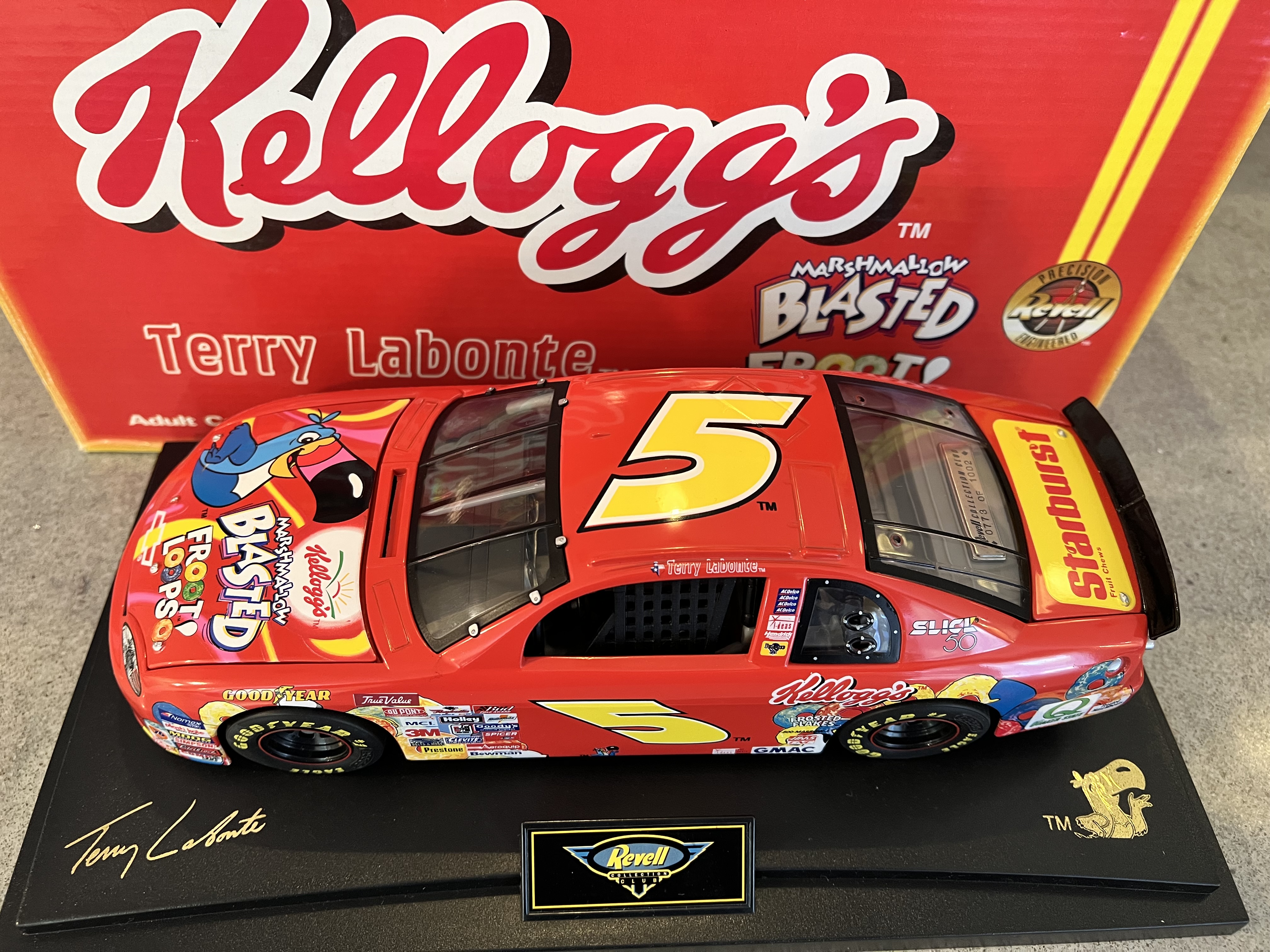 1998 #5 Terry Labonte Kelloggs Marshmallow Blasted Revell 1:18