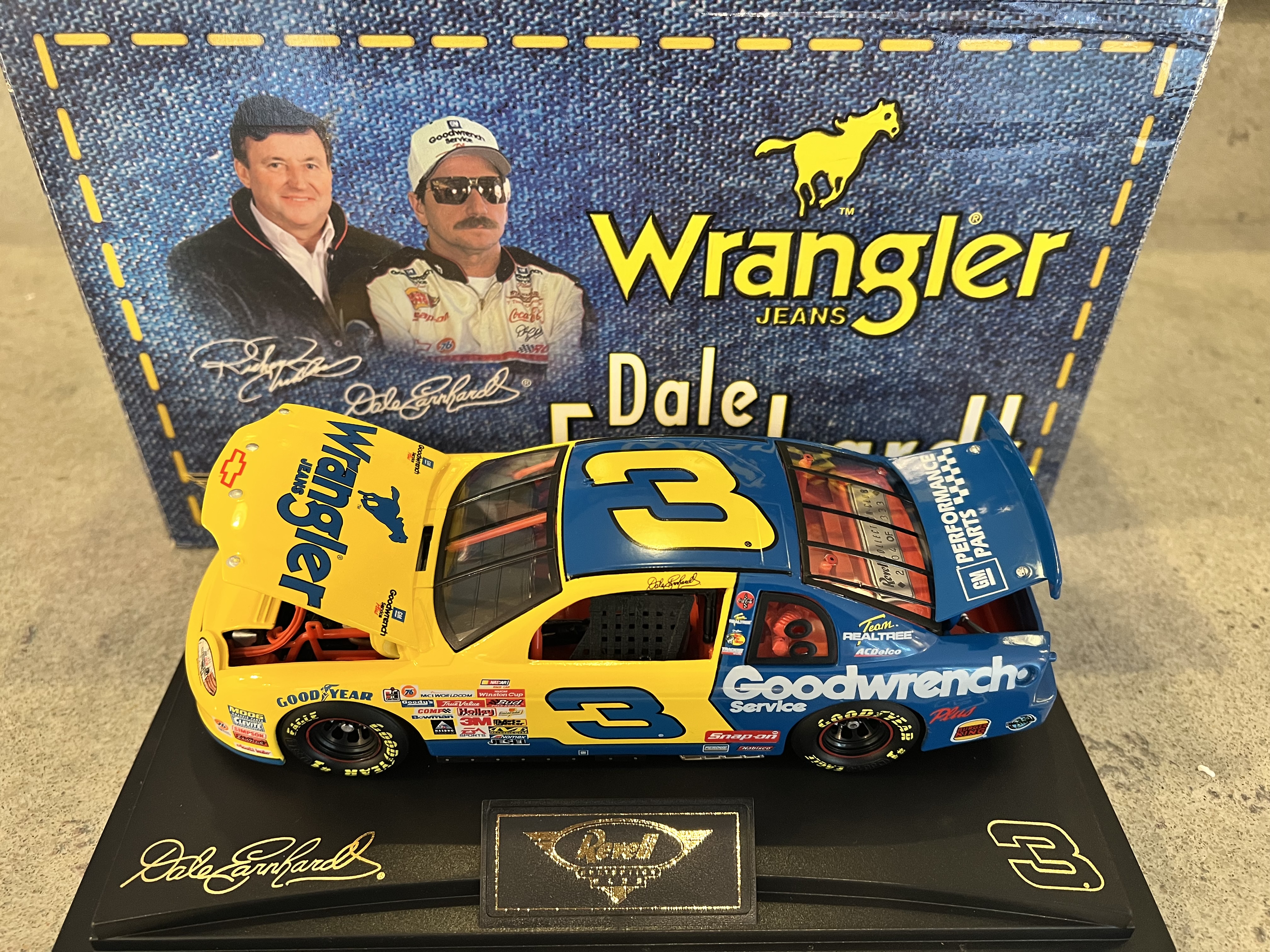 1999 Dale Earnhardt #3 Wrangler Jeans/GM Goodwrench Monte Carlo - Revell 1:24