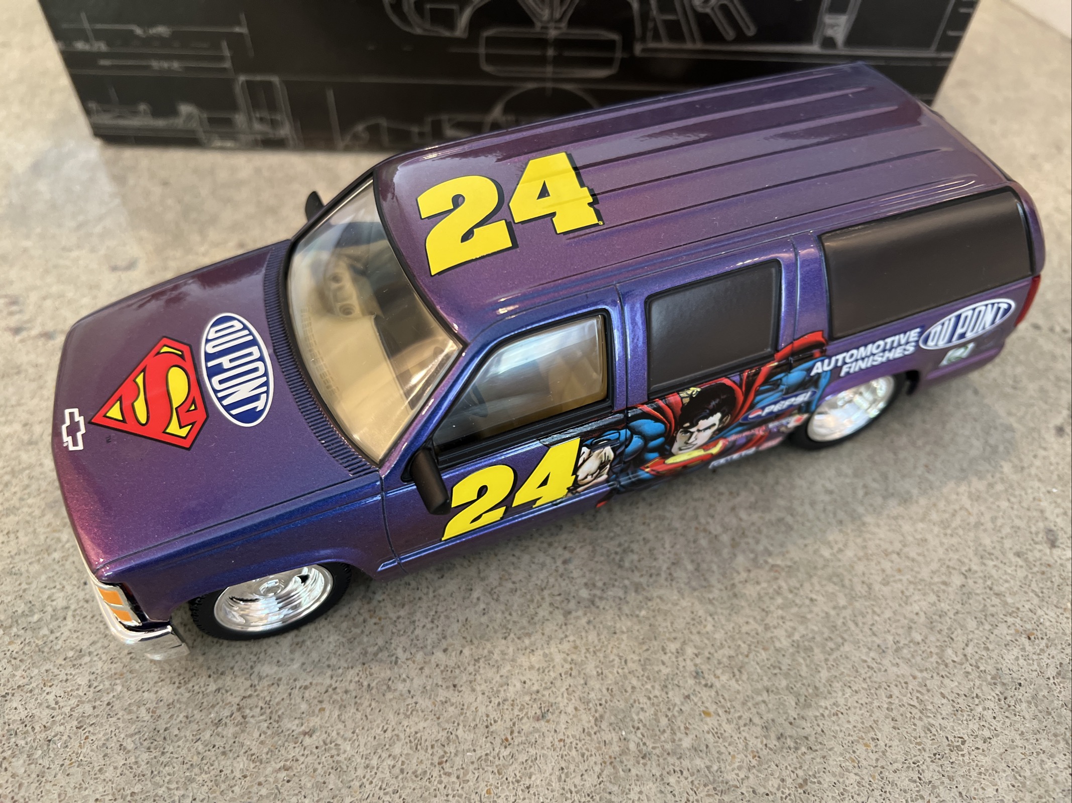 1999 Jeff Gordon #24 Dupont/Superman Suburban - Brookfield 1:24 1 of 2500