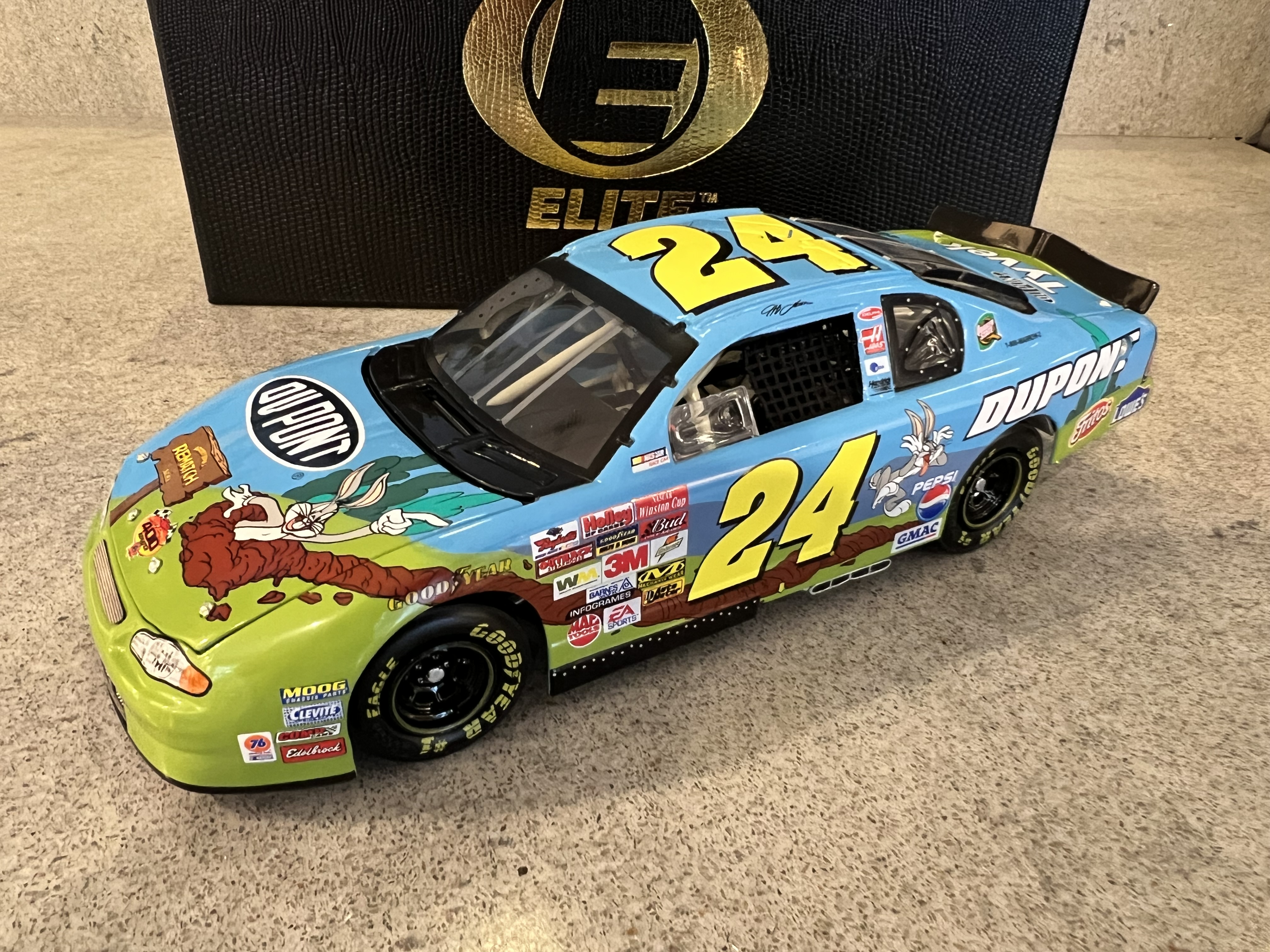 2002 Jeff Gordon #24 Dupont/Looney Tunes Monte Carlo - Action Elite 1:24 1 of 6000