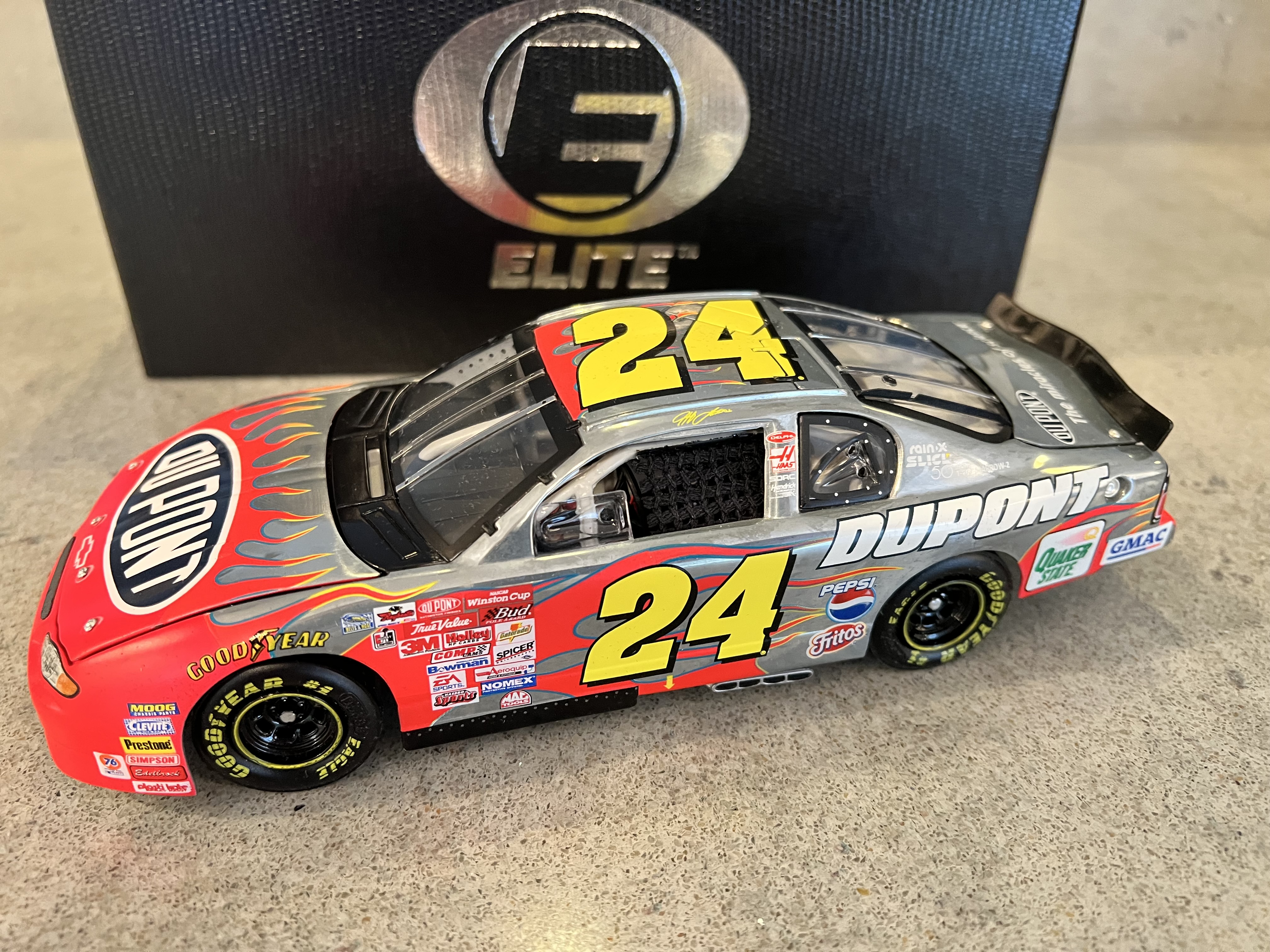 2001 Jeff Gordon #24 Dupont Monte Carlo - Action Elite Metal 1 of 3504