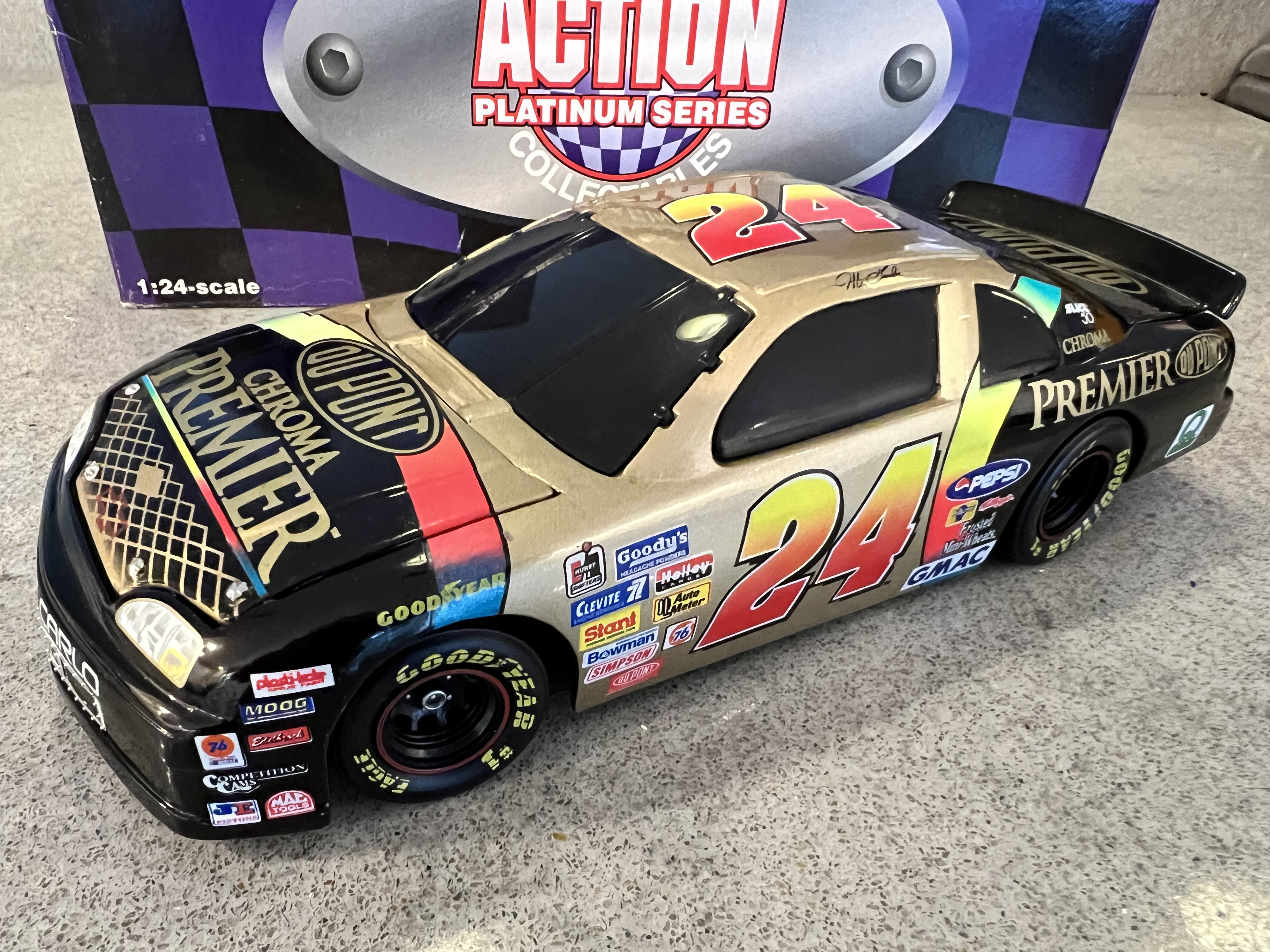1997 Jeff Gordon #24 Dupont Chroma Premier Action Black Window Bank - Action 1:24