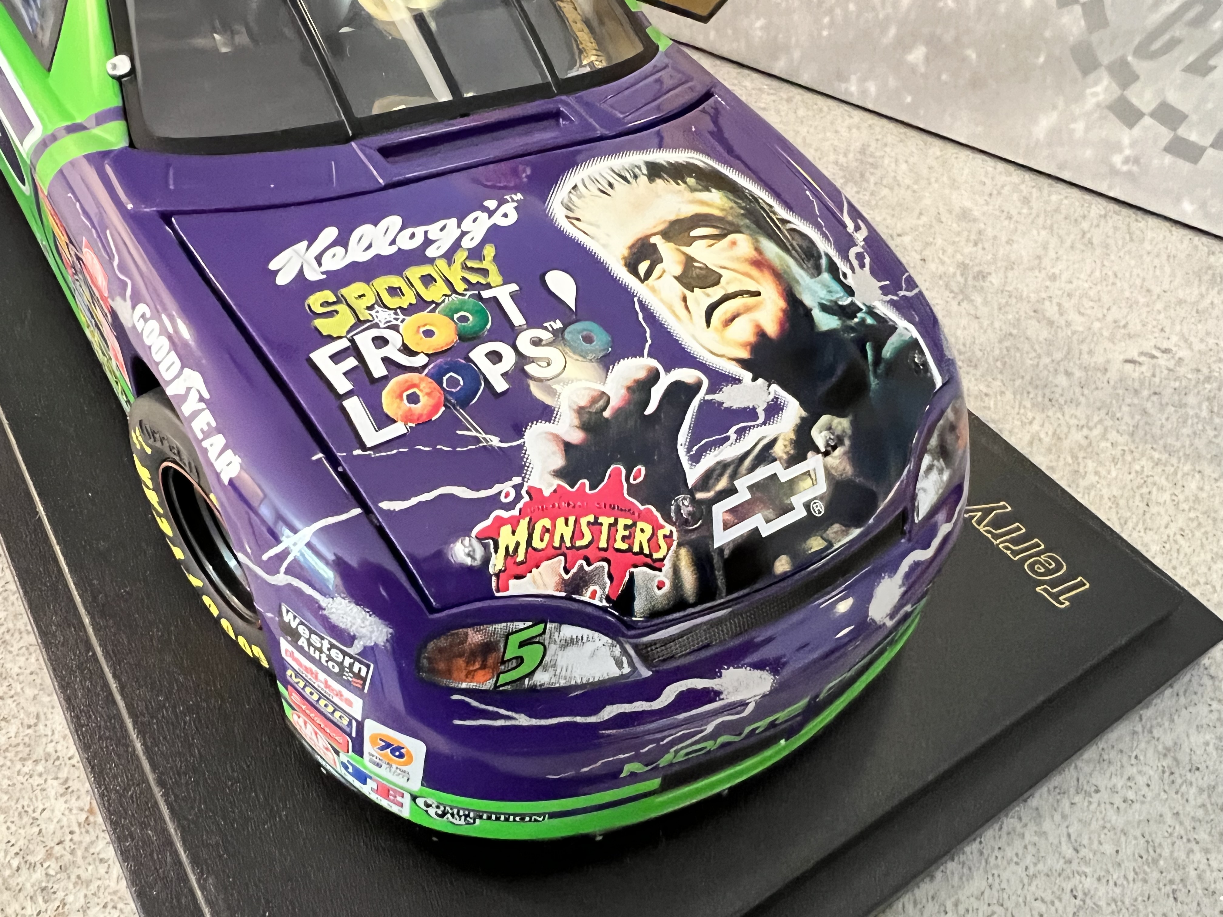 1997 Terry Labonte #5 Kelloggs Frankenstein Froot Loops - Revell 1:18