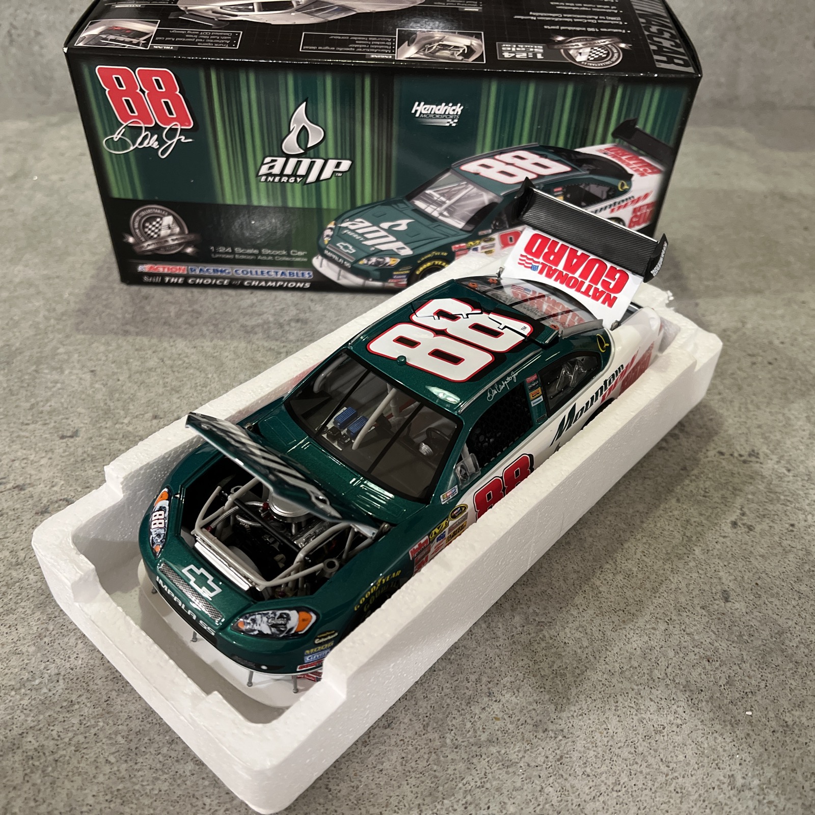 2008 Dale Earnhardt Jr #88 Amp Energy/Mt Dew Impala - 1:24 Action